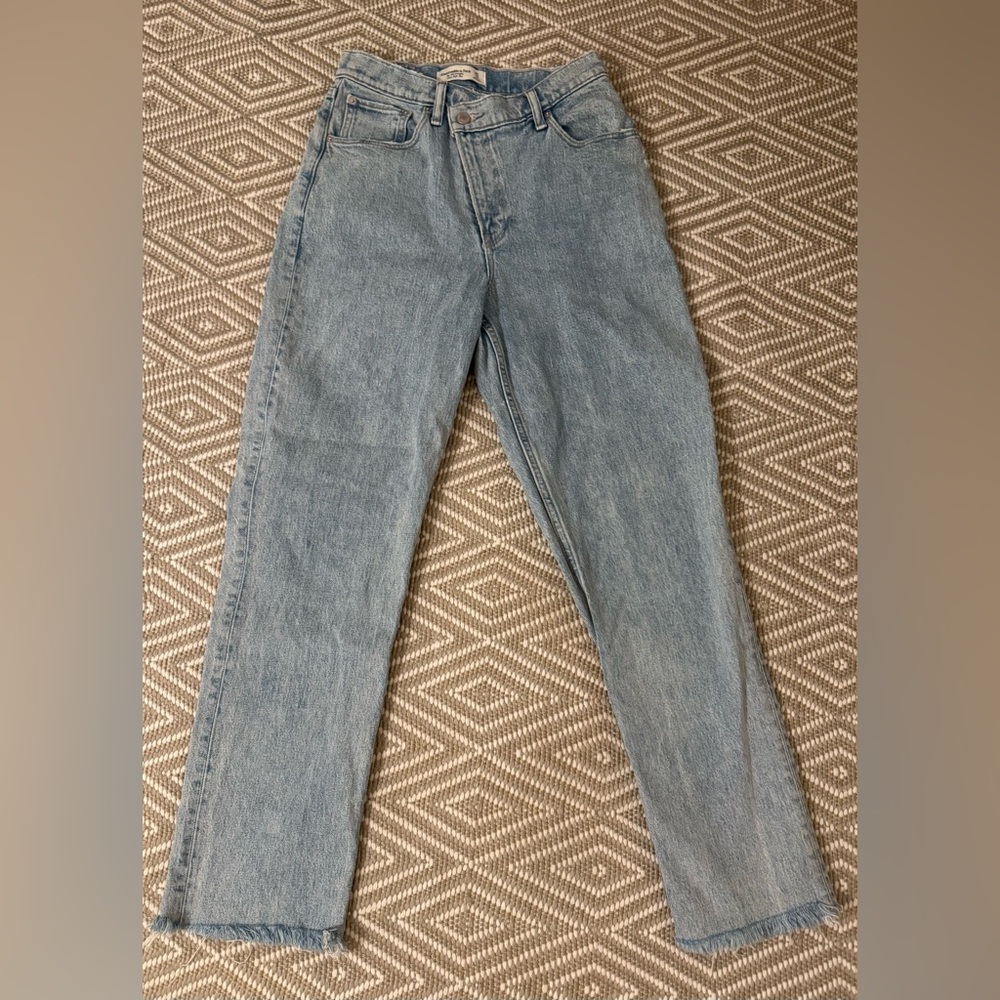 NWT Abercrombie Curve Love Jeans 90s Straight Ultra High Rise 27/4R‎ light